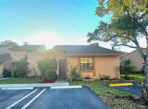 19 Chestnut Cir, Hollywood, FL, 33026-1119 | Card Image