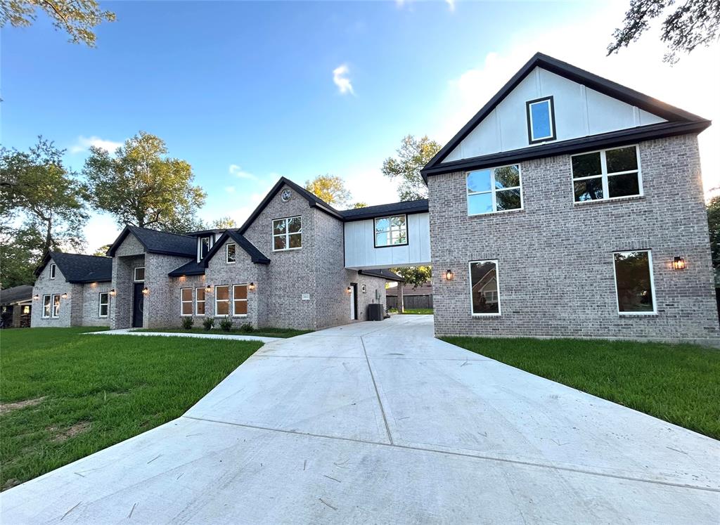 Newman Dr, Baytown, TX 77521