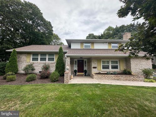 775 Lohman Ave, GREENCASTLE, PA, 17225-1141 | Card Image