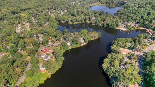 17 Cayuga Trl, Oak Ridge, NJ, 07438-9811 | Card Image