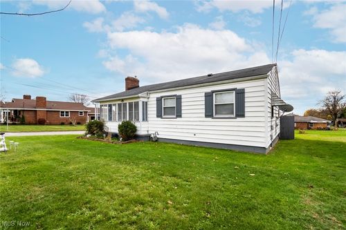 311 Park Dr, Campbell, OH, 44405-1227 | Card Image