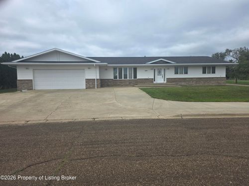 1204 Adams Ave, Hettinger, ND, 58639-7535 | Card Image