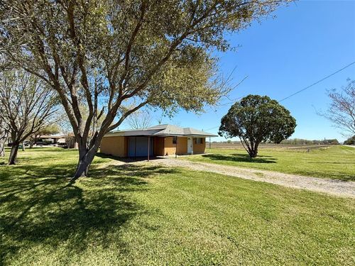 402 N 1st St, Beasley, TX, 77417-9472 | Card Image