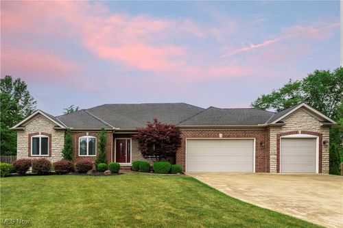 8130 Crystal Creek Dr, North Royalton, OH, 44133-1068 | Card Image
