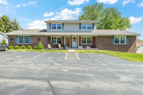 1816 Miller St, West Bend, WI, 53095-2935 | Card Image