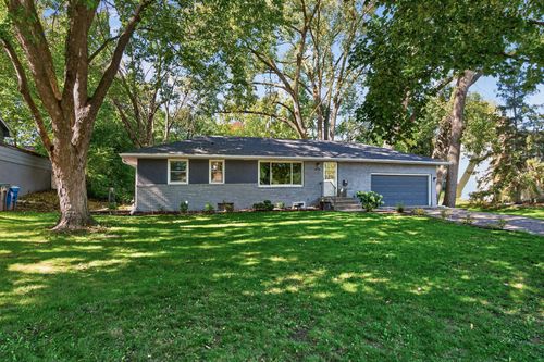 2731 Lee Ave N, Golden Valley, MN, 55422-3646 | Card Image