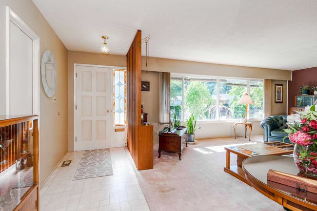 12730 226 St, House other with 3 bedrooms, 1 bathrooms and 4 parking in Maple Ridge BC | Image 16