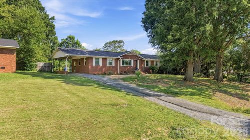 323 Meadowbrook Dr, Matthews, NC, 28104-4309 | Card Image