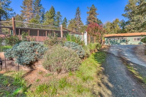 1049 W Evans Creek Road, Rogue River, OR, 97537 | Card Image