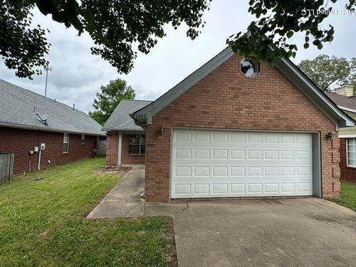 1664 Thomas St, Horn Lake, MS, 38637-3329 | Card Image