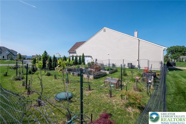 222 Danbury Dr, House other with 3 bedrooms, 3 bathrooms and null parking in Nazareth PA | Image 51