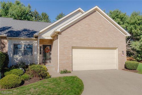 55b-3609 Glenshire Cir, Uniontown, OH, 44685-7543 | Card Image