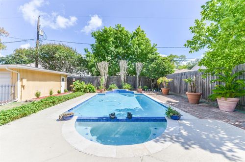2030 Cheshire Ln, Houston, TX, 77018-4017 | Card Image