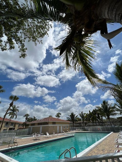 h-10204 Twin Lakes Dr, Coral Springs, FL, 33071-5369 | Card Image