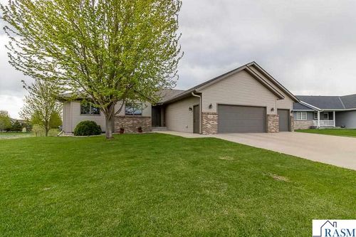 201 Pebble Creek Dr, Mankato, MN, 56001-6496 | Card Image