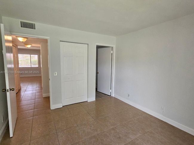 605 - 605 Meadows Cir, Condo with 2 bedrooms, 2 bathrooms and null parking in Boynton Beach FL | Image 9