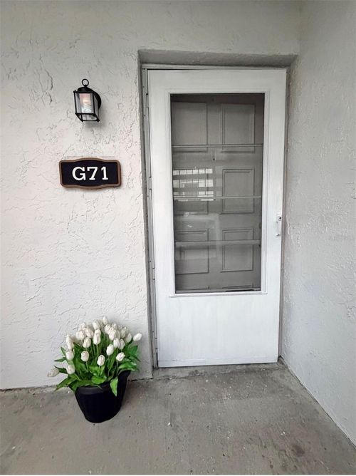 g71-3815 N Oak Dr, TAMPA, FL, 33611-6526 | Card Image