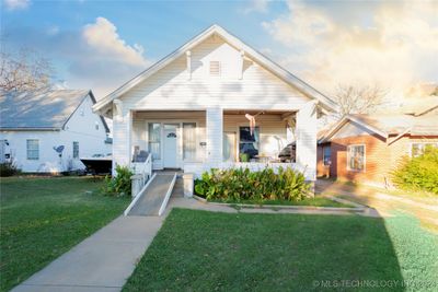 207 W Adams Avenue, Home with 2 bedrooms, 2 bathrooms and null parking in McAlester OK | Image 1