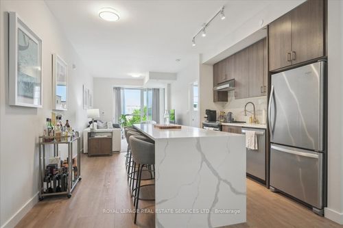 211-168 Sabina Dr, Oakville, ON, L6H0W5 | Card Image