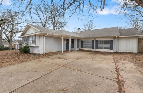 1402 Dominik Dr, College Station, TX, 77840-3619 | Card Image