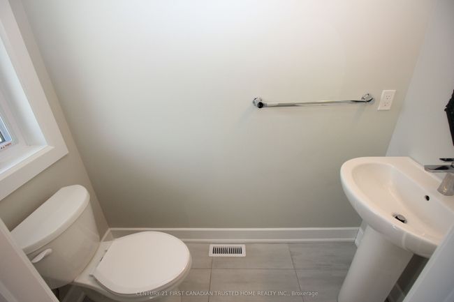 71 - 601 Lions Park Dr, House attached with 3 bedrooms, 4 bathrooms and 1 parking in Mount Brydges ON | Image 5