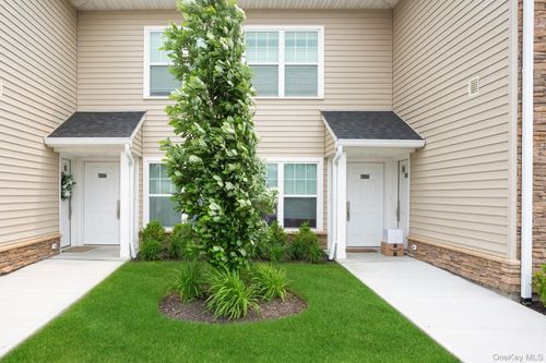 4102 Fox Hill Drive, Riverhead, NY, 11933 | Card Image