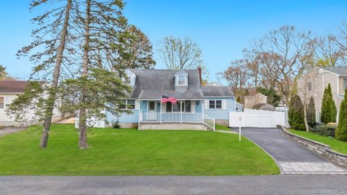 8 Lama Dr, Shirley, NY, 11967-3307 | Card Image