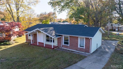 7 Darwin Ct, Florissant, MO, 63033-1211 | Card Image