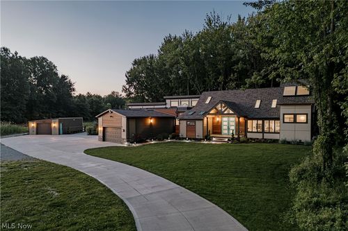 27070 Bagley Rd, Olmsted Twp, OH, 44138-1104 | Card Image