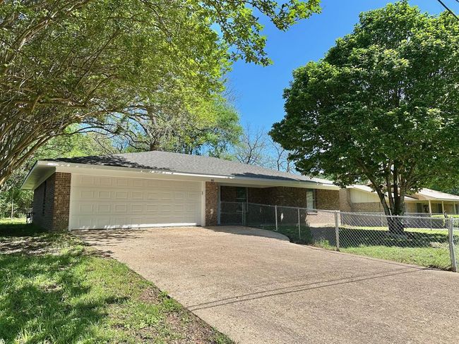 802 E Terrell Ave, House other with 3 bedrooms, 2 bathrooms and null parking in Crockett TX | Image 4