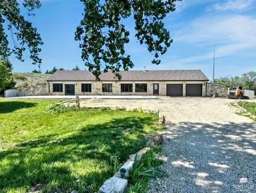 3661 Q Rd, Beloit, KS, 67420-3196 | Card Image