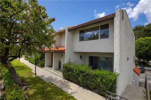 9560 Via Bernardo, Burbank, CA, 91504 | Card Image