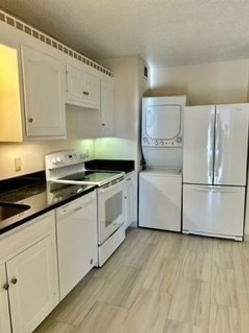 unit-610-40 Village Rd, Middleton, MA, 01949-1250 | Card Image