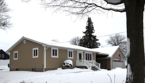 313 N Linden Ave, Fremont, MI, 49412-1032 | Card Image