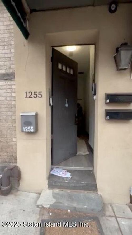 2-1255 Bay St, Staten Island, NY, 10305-3111 | Card Image