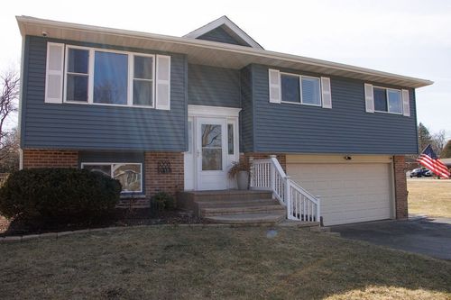 8415 Richmond Rd, Wonder Lake, IL, 60097-8841 | Card Image