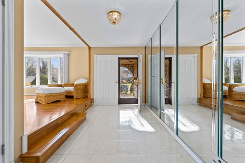 304 E Hiawatha Trl, Mount Prospect, IL, 60056-3961 | Card Image