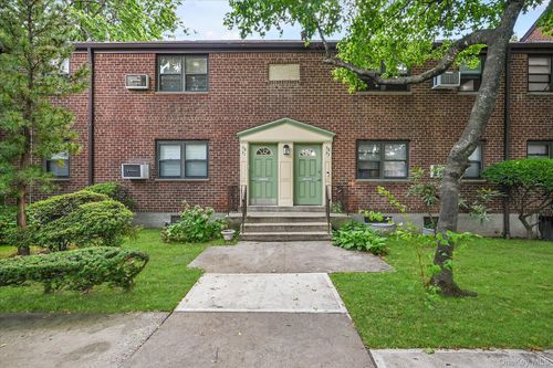 0647-58-33 246th Cres, Little Neck, NY, 11362-2053 | Card Image
