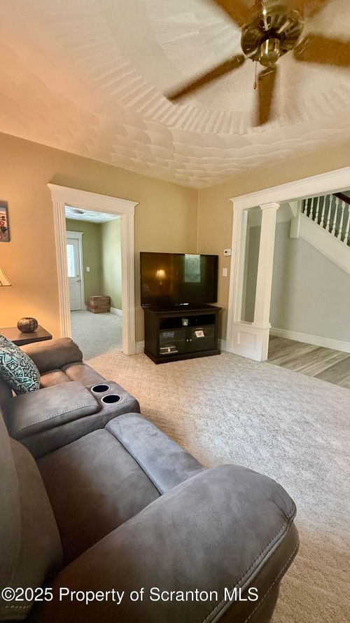 2 Olive St, Carbondale, PA, 18407-2534 | Card Image
