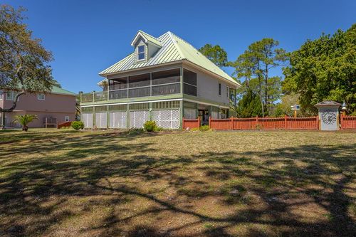 433 River Rd, Carrabelle, FL, 32322-5022 | Card Image