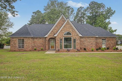 15407 Village Dr, Biloxi, MS, 39532-7910 | Card Image