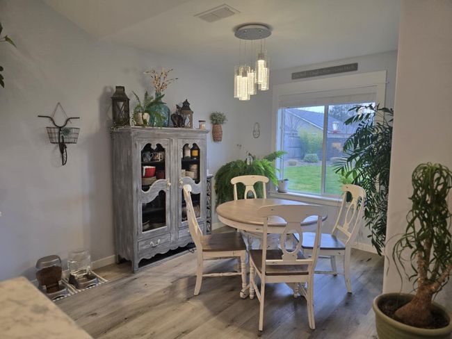 260 Dining | Image 10