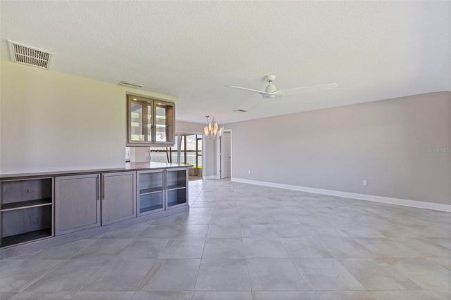 11055 7 Th St E, House other with 3 bedrooms, 2 bathrooms and null parking in TREASURE ISLAND FL | Image 6