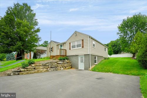 135 Lee Ave, BOALSBURG, PA, 16827-1241 | Card Image