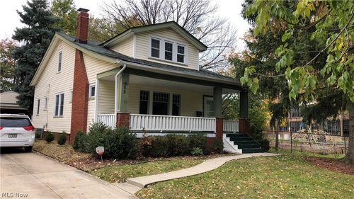 952 Oxford Rd, Cleveland Heights, OH, 44121-2052 | Card Image