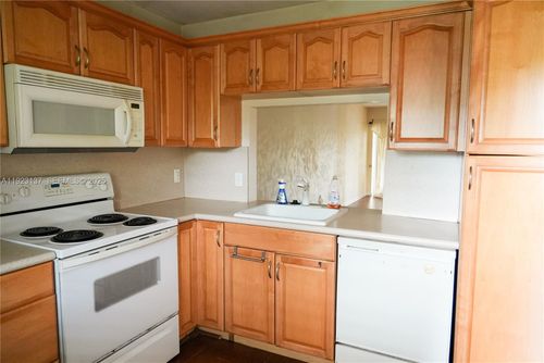apt-103-3905 N Nob Hill Rd, Sunrise, FL, 33351-5801 | Card Image