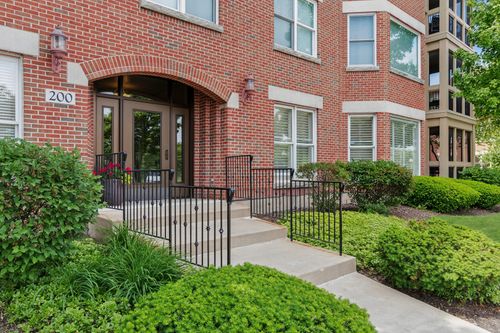 101-200 N River Ln, Geneva, IL, 60134-1473 | Card Image