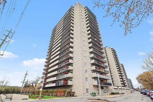 509-158C Mcarthur Ave, Ottawa, ON, K1L8E7 | Card Image