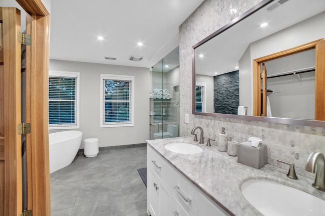 Primary bath | Image 26