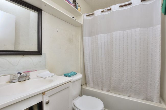 Full Hall Bath | Image 15